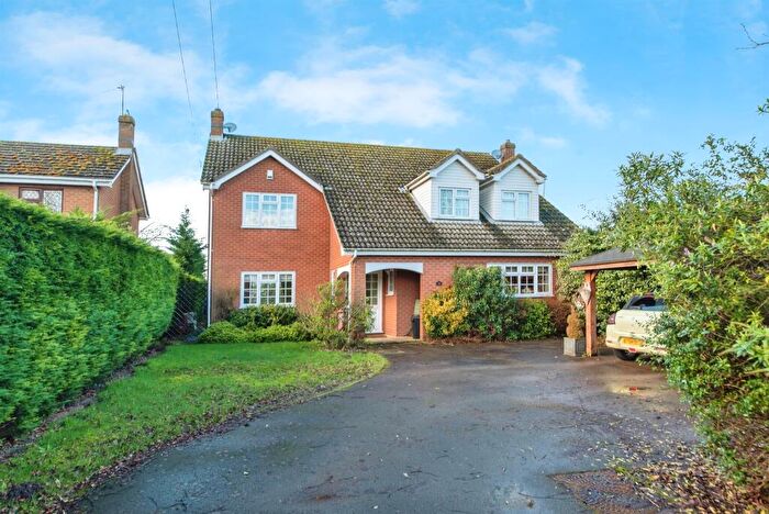4 Bedroom Detached House For Sale In Station Road, Surfleet, Spalding, PE11