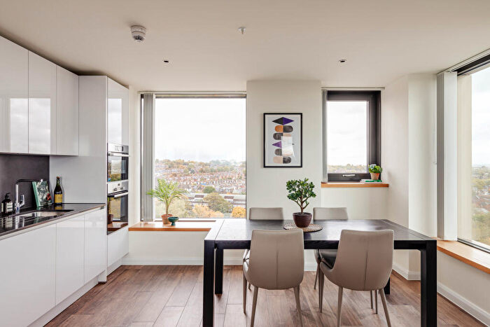 2 Bedroom Apartment To Rent In Vantage Point, Junction Road, Islington, London, N19