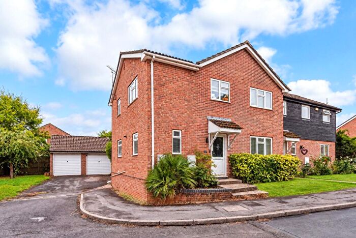 4 Bedroom Semi-Detached House For Sale In Larcombe Road, Petersfield, Hampshire, GU32