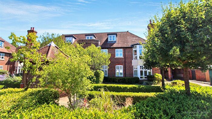 2 Bedroom Flat For Sale In Reading Road, Pangbourne, RG8