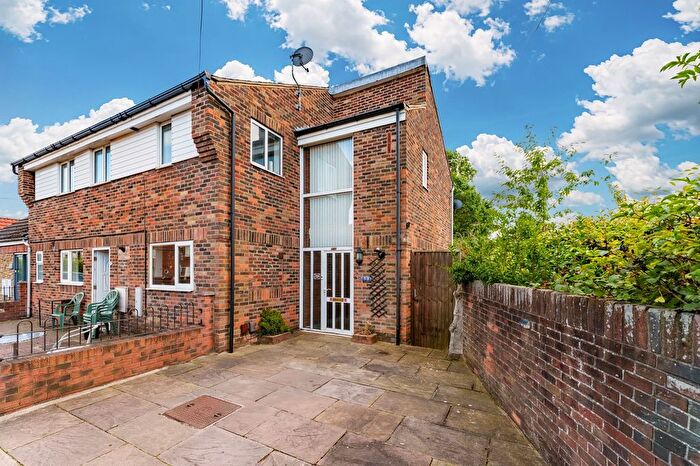 3 Bedroom Flat For Sale In Bad Bargain Lane, York, YO31