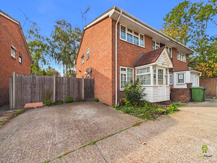2 Bedroom Semi-Detached House For Sale In Guild Road, Erith, Kent, DA8