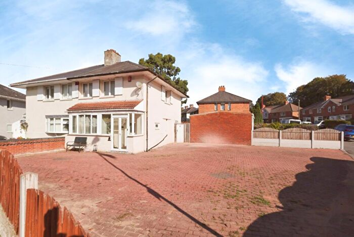 3 Bedroom Semi-Detached House For Sale In Sidcup Road, Birmingham, West Midlands, B44