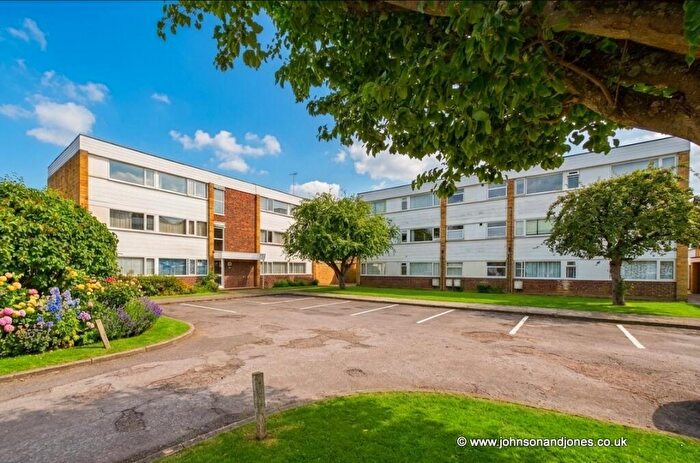 2 Bedroom Apartment For Sale In Hazelbank Court, Chertsey, Surrey, KT16
