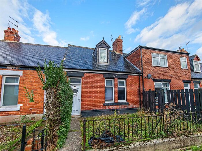 2 Bedroom Cottage For Sale In Somerset Cottages, Silksworth, Sunderland, SR3