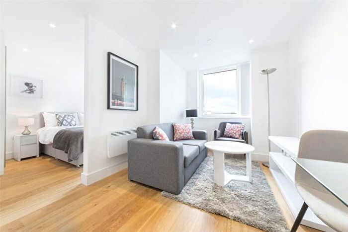 Flat To Rent In Skyline, Slough, Berkshire, SL1