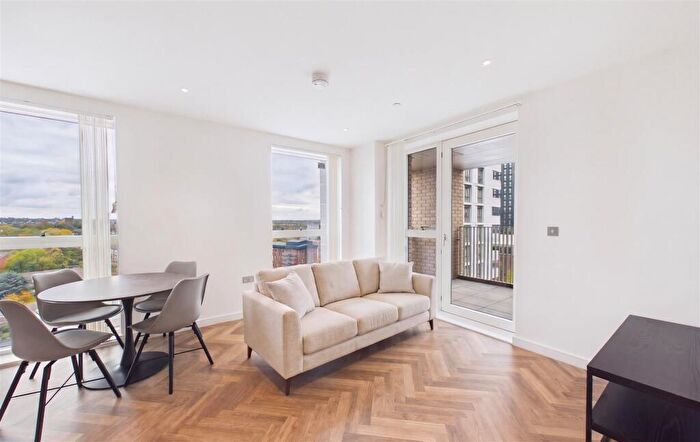 2 Bedroom Apartment To Rent In West Heights, Croydon, CR0