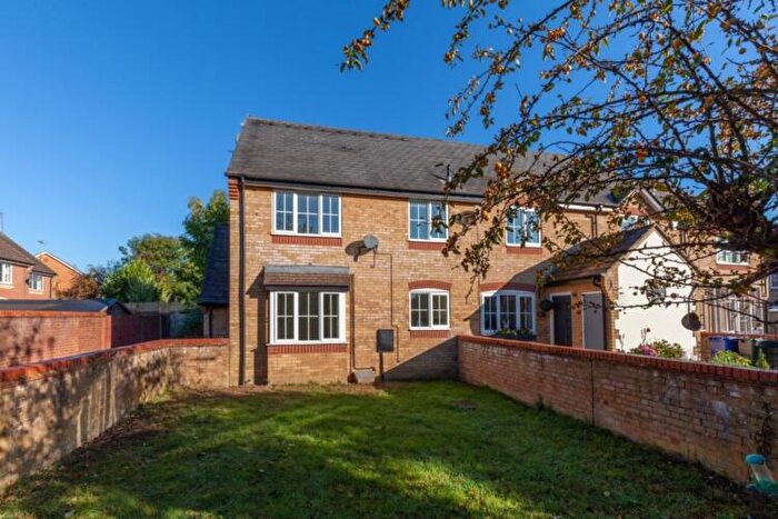 1 Bedroom Semi-Detached House For Sale In Canterbury Close, Banbury, OX16