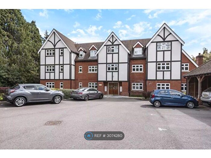 2 Bedroom Flat To Rent In Devenish Road, Sunningdale, SL5