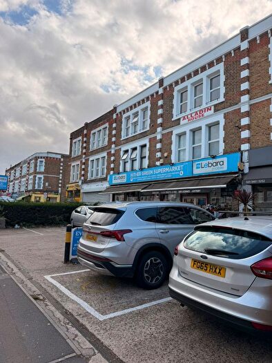 2 Bedroom Flat To Rent In Hither Green Lane, London, SE13