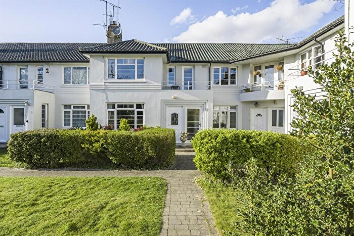 3 Bedroom Apartment To Rent In Florida Court, Bath Road, Reading, RG1