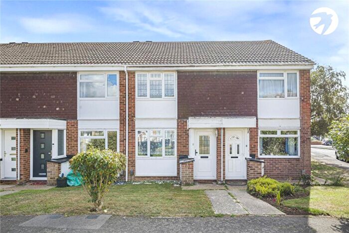 2 Bedroom Terraced House For Sale In Claremont Road, Hextable, Kent, BR8