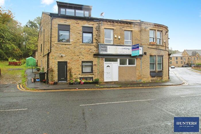 2 Bedroom Flat To Rent In Bolton Road, Bradford, West Yorkshire, BD1