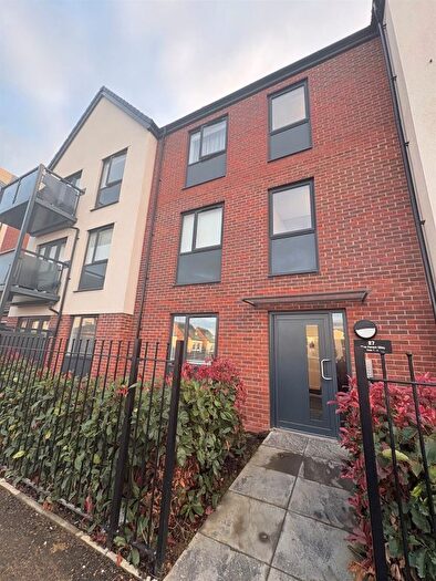 2 Bedroom Flat For Sale In Clun Forest Way, Whitehouse, Milton Keynes, MK8