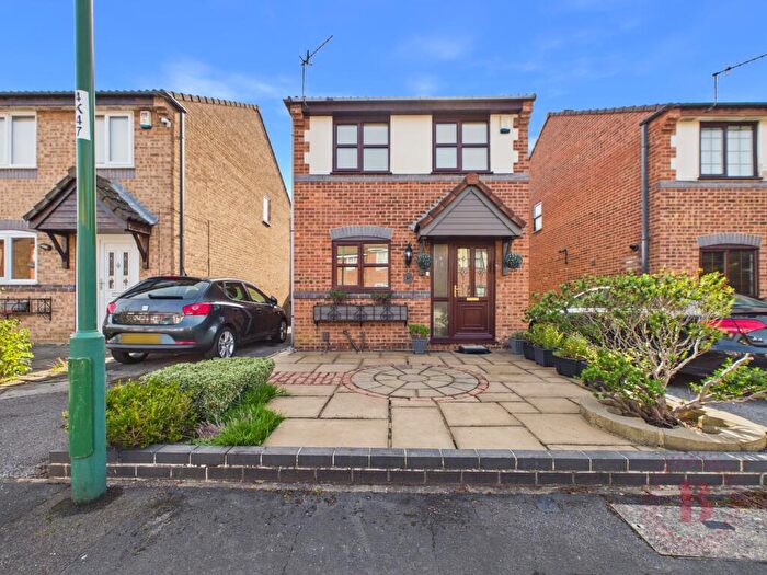 3 Bedroom Detached House For Sale In Kingfisher Close, Basford, NG6