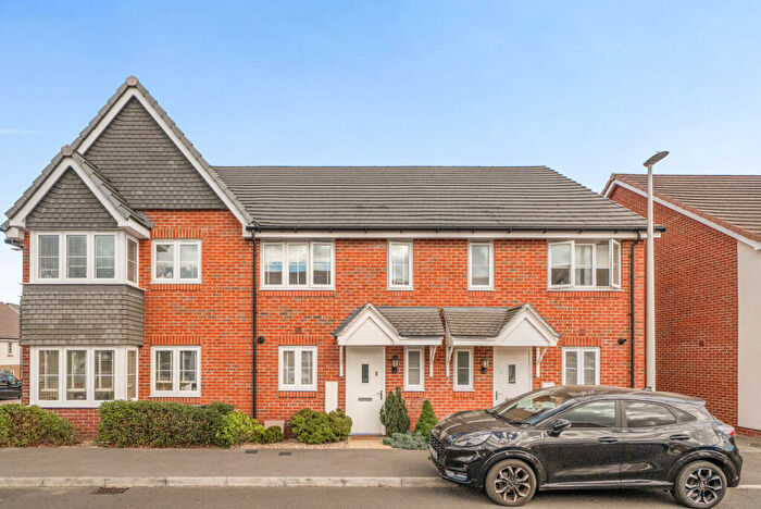 3 Bedroom Terraced House For Sale In Westall Street, Shinfield, RG2