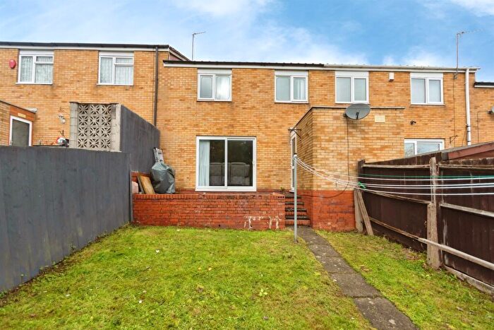 3 Bedroom Terraced House For Sale In Kitswell Gardens, Birmingham, B32
