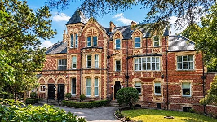 3 Bedroom Flat For Sale In Devisdale Road, Altrincham, WA14