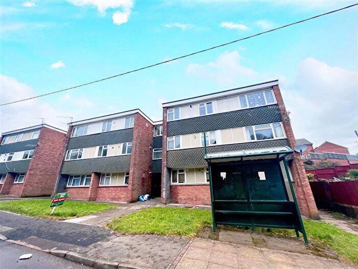 2 Bedroom Flat To Rent In Viaduct Court, Lower Cwm, NP4