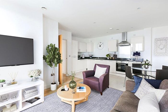 2 Bedroom Flat To Rent In One Eighty Stratford, London, E15
