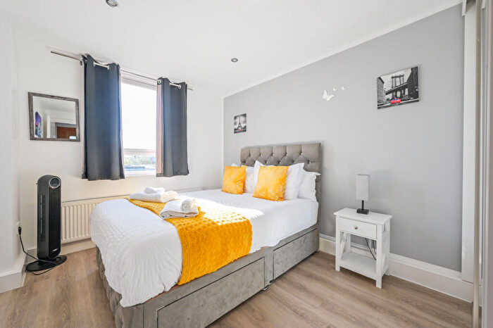 Studio For Sale In Burr Close, Wapping, London, E1W