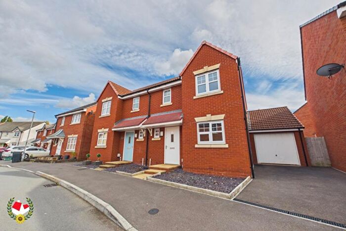 3 Bedroom Semi-Detached House To Rent In Fauld Drive, Kingsway, Gloucester, GL2