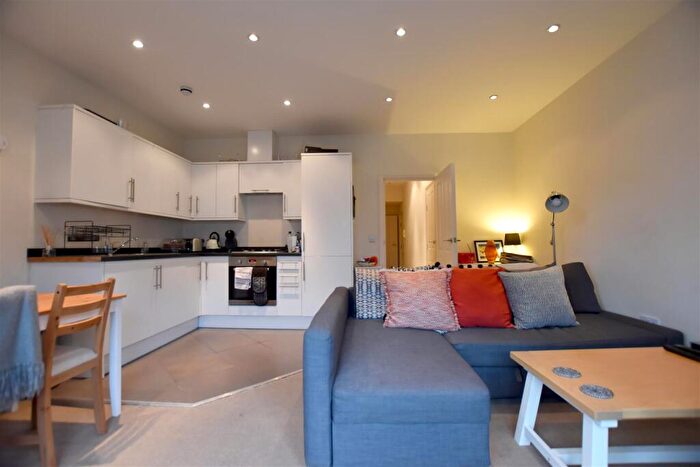 1 Bedroom Apartment To Rent In Castle Walk, Reigate, Surrey, RH2