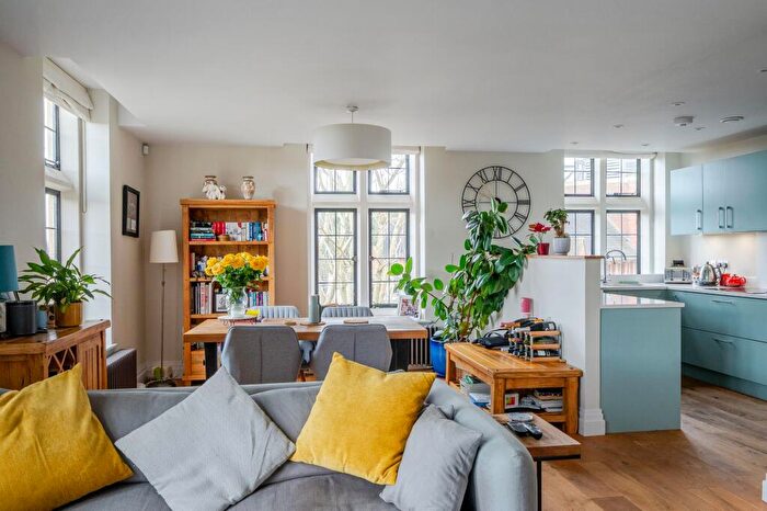 2 Bedroom Apartment For Sale In Kings Drive, Midhurst, GU29