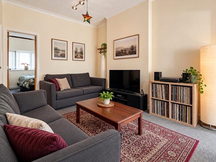 1 Bedroom Flat To Rent In Woodville Road, Cathays, CF24