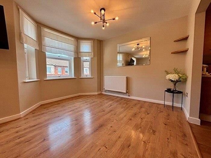 2 Bedroom Flat To Rent In Flat, Britannia Road, Brentwood, CM14