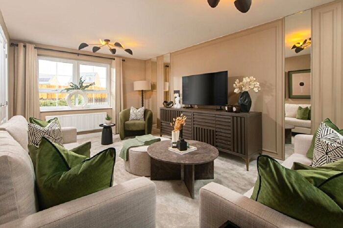 4 Bedroom Semi-Detached House For Sale In Henley Gate, Ipswich, IP1