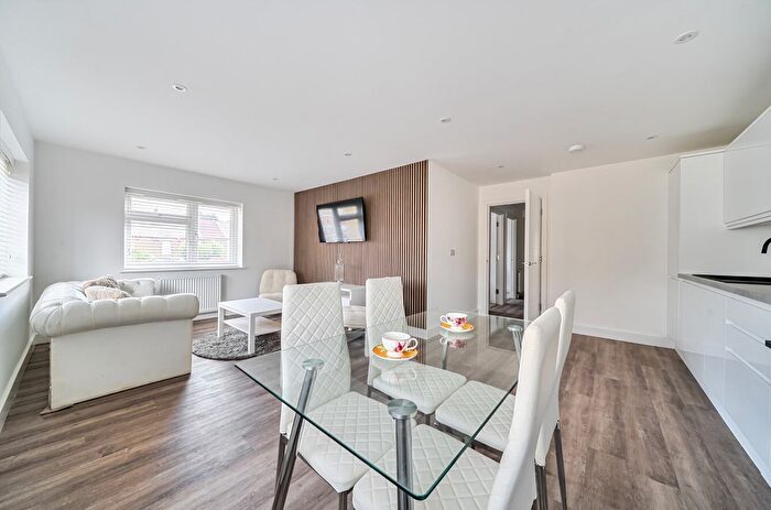 2 Bedroom Flat For Sale In New Road, South Darenth, Dartford, Kent, DA4