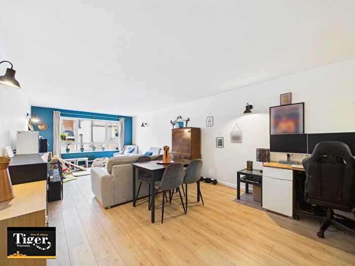 2 Bedroom Flat For Sale In Upper Park Road, Manchester, M14