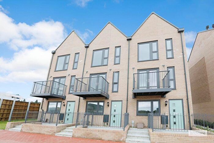 3 Bedroom Terraced House To Rent In Quarterdeck Walk, Gillingham, ME4