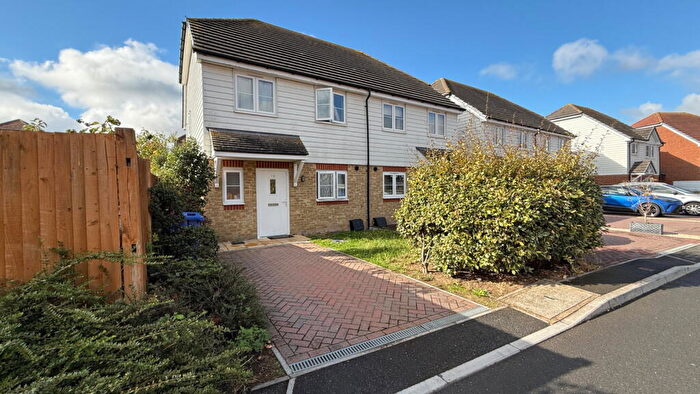 3 Bedroom Semi-Detached House For Sale In Makin Drive, Sittingbourne, ME10