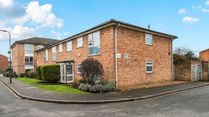 2 Bedroom Flat For Sale In Nigel Close, Northolt, UB5
