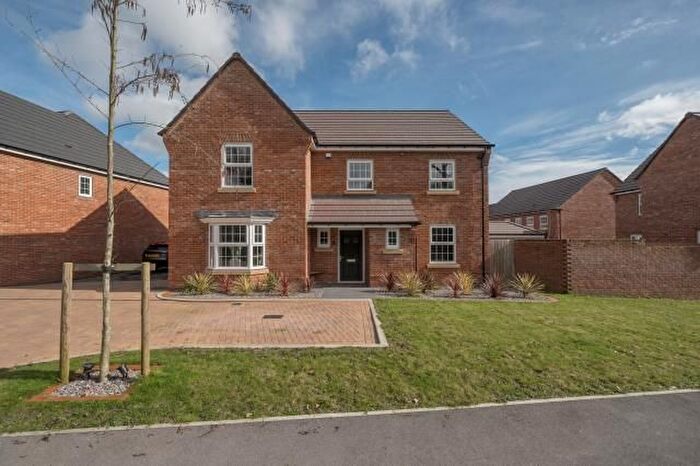 5 Bedroom Detached House For Sale In The Redcoats, Donnington, Newbury, RG14