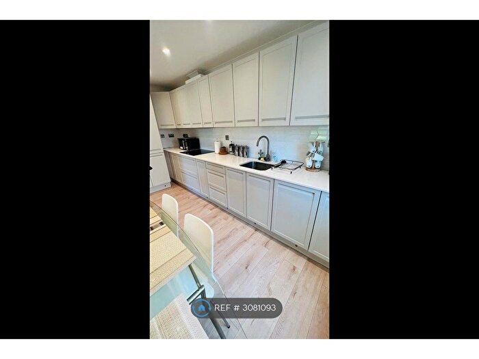 2 Bedroom Flat To Rent In Lime Tree Court, South Croydon, CR2
