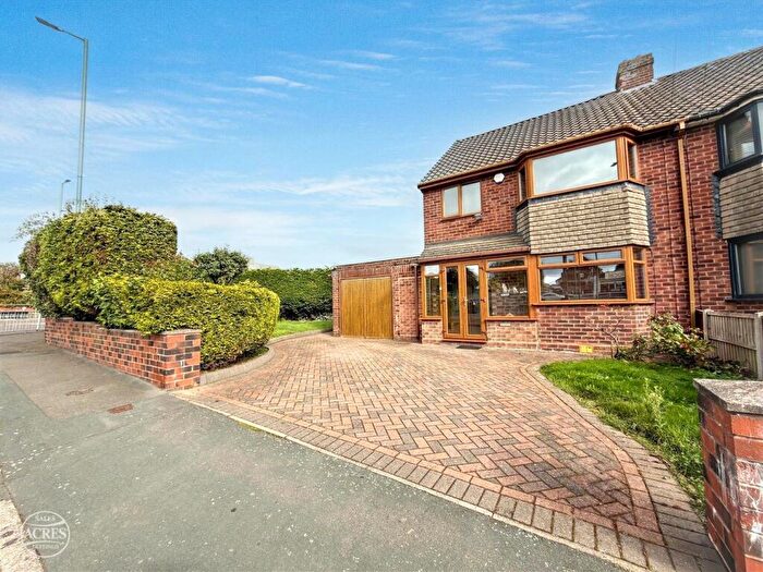 3 Bedroom Semi-Detached House For Sale In Beacon Road, Great Barr, Birmingham, B43