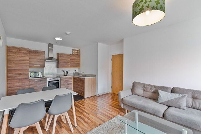 2 Bedroom Flat To Rent In Flat, Houseman Crescent, Didsbury, M20