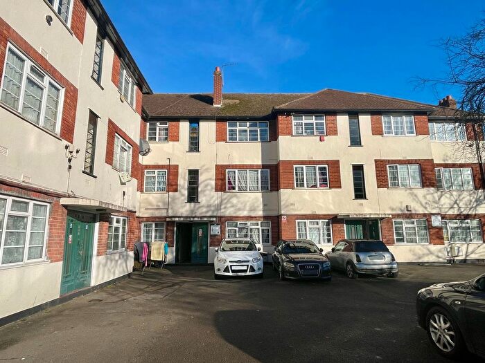 2 Bedroom Flat For Sale In Stanley Avenue, Wembley, HA0