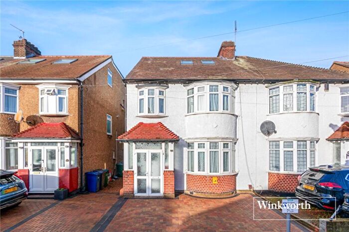 4 Bedroom Semi-Detached House For Sale In Vines Avenue, Finchley, London, N3
