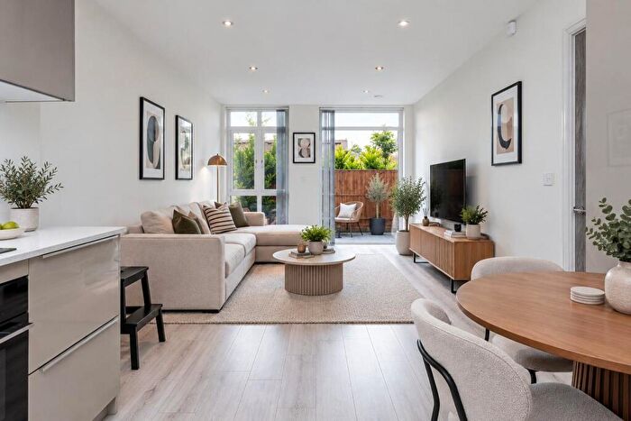 1 Bedroom Apartment To Rent In Clockhouse Avenue, Barking, IG11
