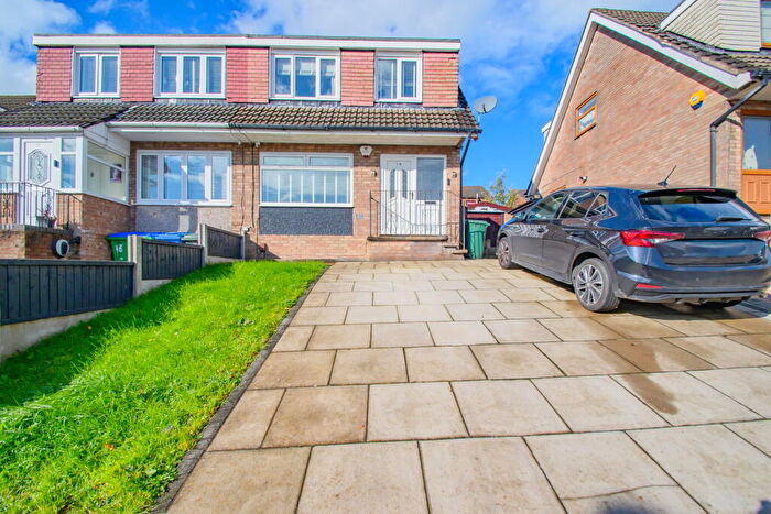 3 Bedroom Semi-Detached House For Sale In Avon Road, Summit, OL10
