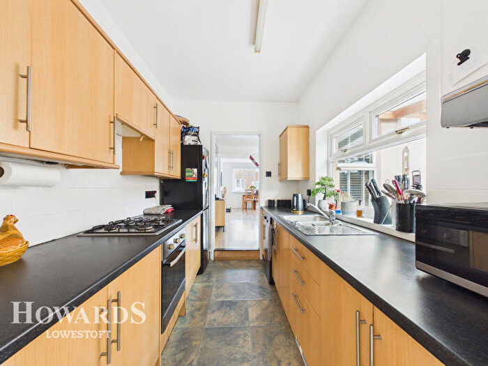 4 Bedroom Semi-Detached House For Sale In Avondale Road, Lowestoft, NR32