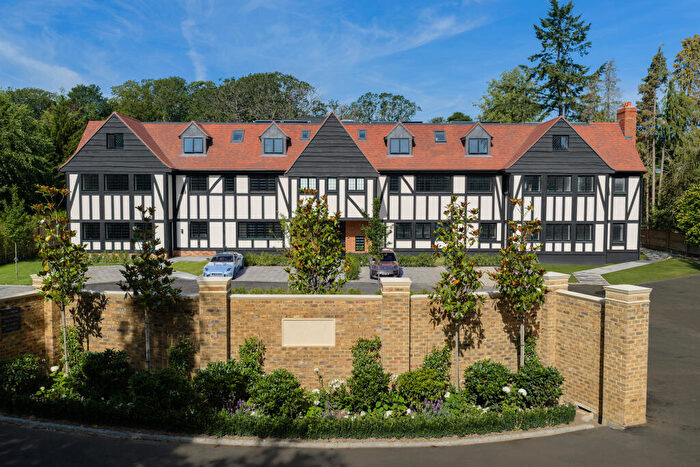 2 Bedroom Apartment For Sale In Copsem Manor, Copsem Lane, Esher, Surrey, KT10