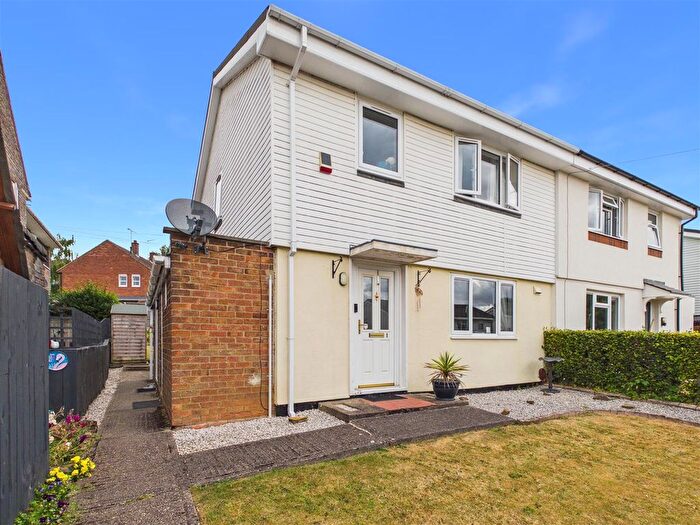 3 Bedroom Semi-Detached House For Sale In Holme Close, Dronfield Woodhouse, Dronfield, S18