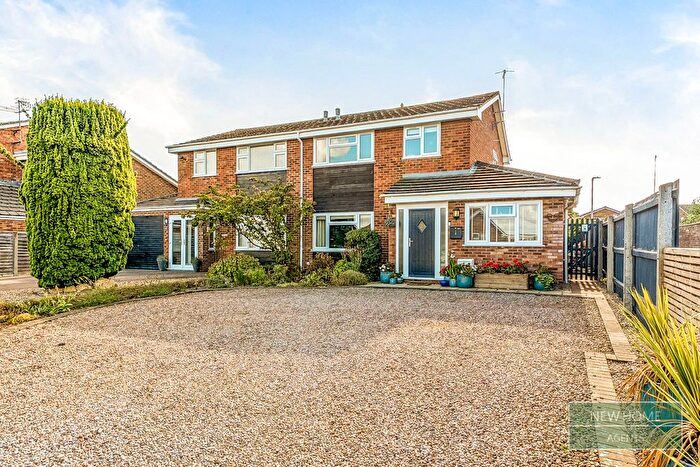 4 Bedroom Semi-Detached House For Sale In Lingfield Road, Evesham, WR11