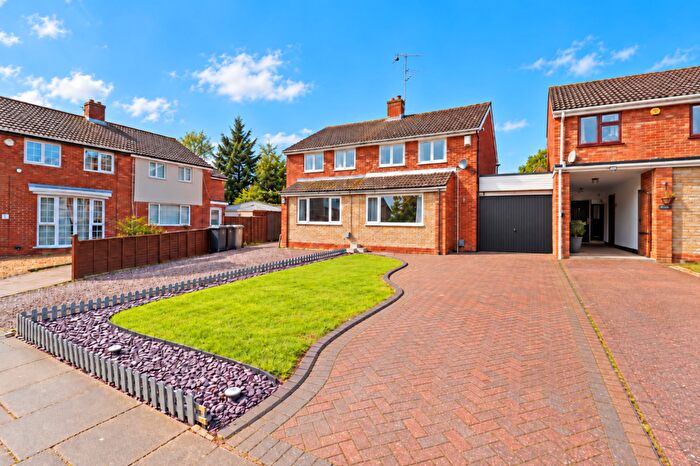 2 Bedroom Semi-Detached House For Sale In Foston Close, Luton, LU3