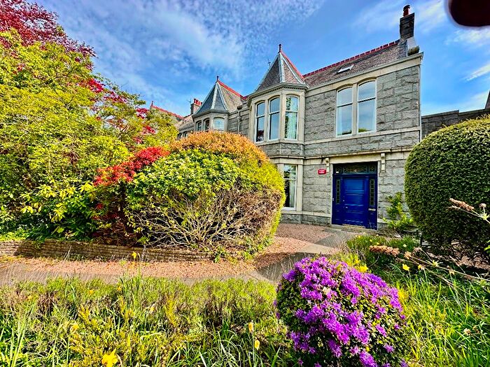 6 Bedroom Semi-detached House To Rent In Bayview Road, West End, Aberdeen, AB15